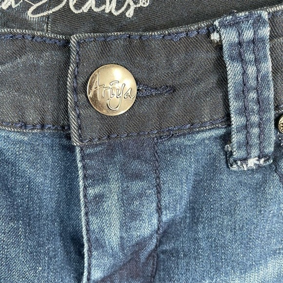 Ariya Distressed Skinny Cut Low Rise Stylish Trendy Women's Jeans Size 7/8 - Picture 9 of 12